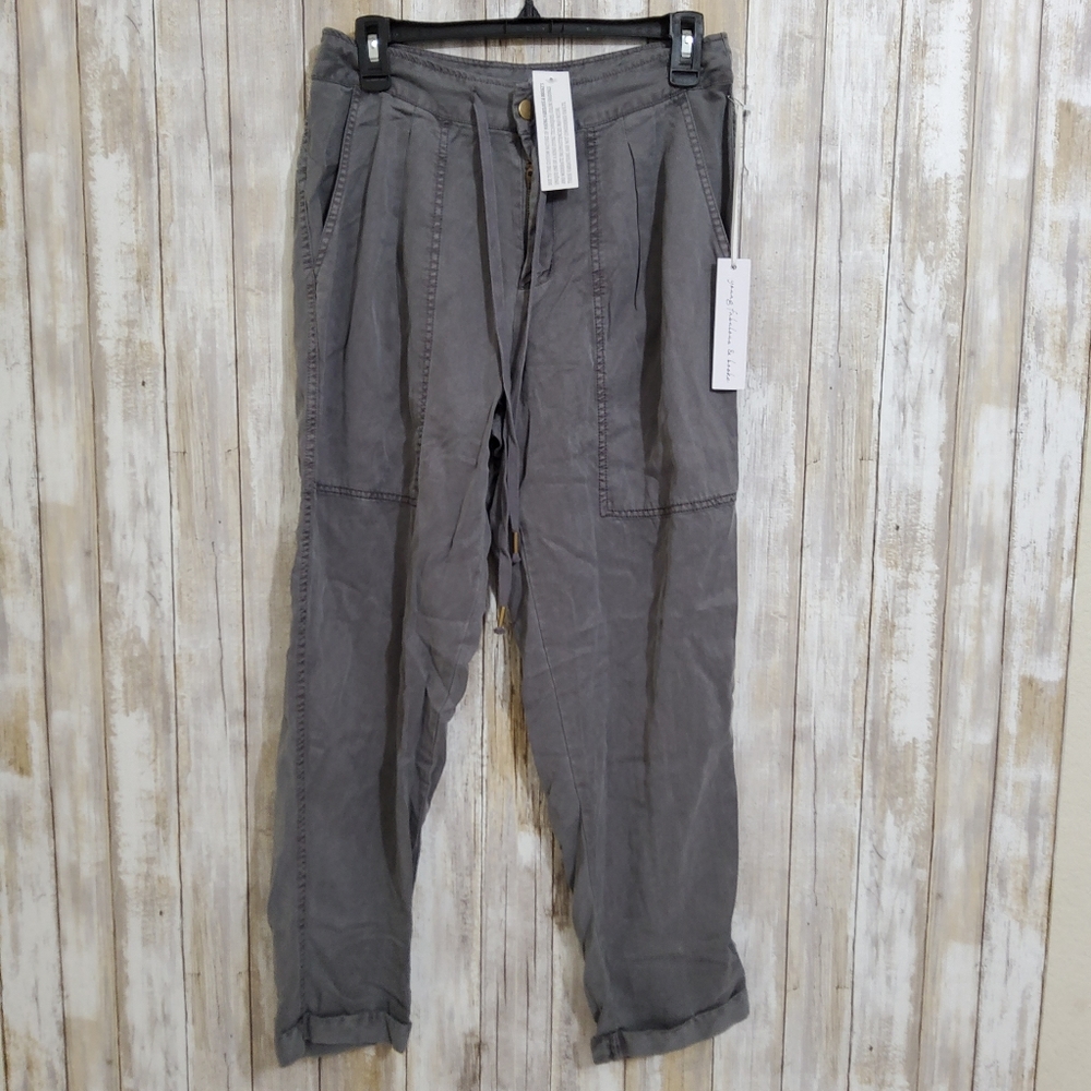 Young Fabulous & Broke Women's   New Sz. M Grey Pleated Front Tencel Pants